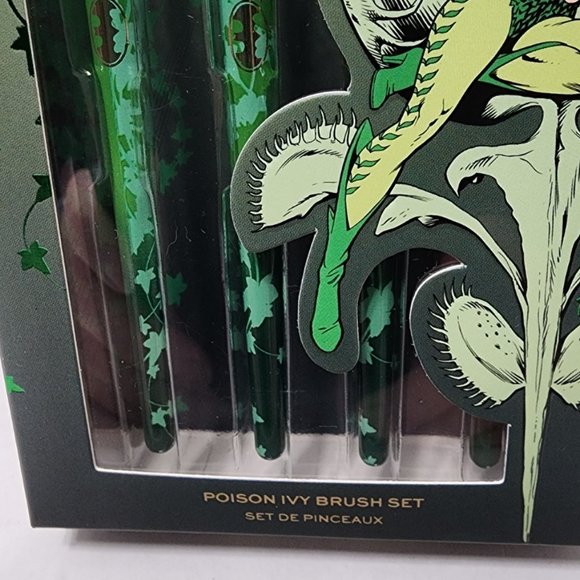 X Revolution Poison Ivy Group - Cosmetic Bag, Face Gems, Brush Set & Liner Duo - Picture 8 of 10